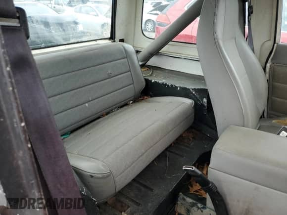 1988 Jeep Wrangler с VIN 2BCHV81S2JB540552, выставлен на аукционе Copart как лот 63070284 с пробегом 287 765 миль миль и На запчасти • Non repairable. История ставок и продаж доступна на DreamBid. Изображение 11.