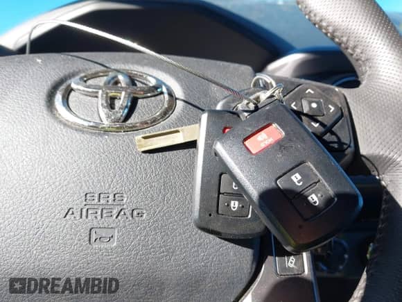 2018 Toyota Tacoma SR5 with VIN 5TFSZ5AN8JX150047, listed as a IAAI auction lot 43474593 with 38,427 mi miles and . Bid and sale history available at DreamBid. Image 11.