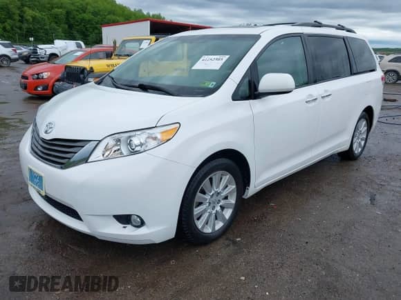 2013 Toyota Sienna XLE с VIN 5TDDK3DC0DS056590, выставлен на аукционе IAAI как лот 42252503 с пробегом 83 787 миль миль и . История ставок и продаж доступна на DreamBid. Изображение 2.