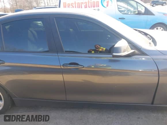 2014 BMW 3 Series 335i xDrive с VIN WBA3B9G58ENR92151, выставлен на аукционе IAAI как лот 41687263 с пробегом Не указан миль и . История ставок и продаж доступна на DreamBid. Изображение 13.