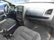 2019 Dodge Grand Caravan SE z VIN 2C4RDGBG5KR805516, wystawiony jako IAAI lot #42680617 z przebiegiem 45 585 mil mil oraz . Historia ofert i sprzedaży dostępna na DreamBid. Obrazek 5.