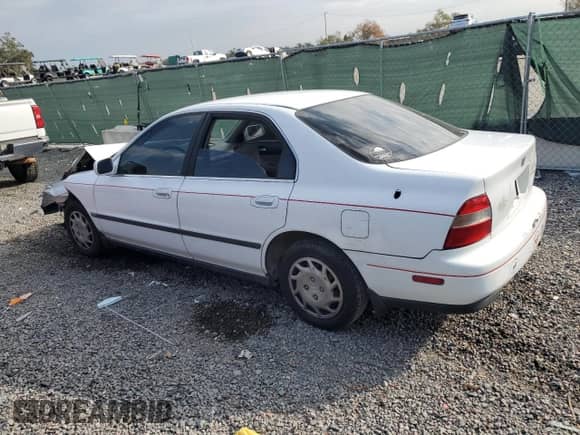1994 Honda Accord LX z VIN 1HGCD5630RA101127, wystawiony jako Copart lot #88433545 z przebiegiem 201 402 mil mil oraz Szkoda całkowita • Salvage title. Historia ofert i sprzedaży dostępna na DreamBid. Obrazek 2.
