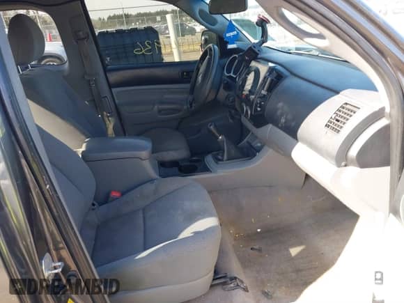 2011 Toyota Tacoma z VIN 5TFUU4EN1BX012590, wystawiony jako IAAI lot #41741936 z przebiegiem 149 369 mil mil oraz . Historia ofert i sprzedaży dostępna na DreamBid. Obrazek 5.