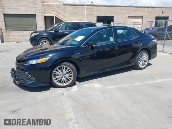 2020 Toyota Camry Hybrid XLE z VIN 4T1F31AK4LU526096, wystawiony jako IAAI lot #42213926 z przebiegiem 102 881 mil mil oraz . Historia ofert i sprzedaży dostępna na DreamBid. Obrazek 2.