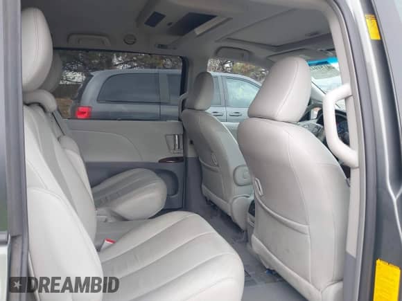 2013 Toyota Sienna XLE AAS with VIN 5TDYK3DC8DS375852, listed as a IAAI auction lot 41519437 with 91,828 mi miles and . Bid and sale history available at DreamBid. Image 8.