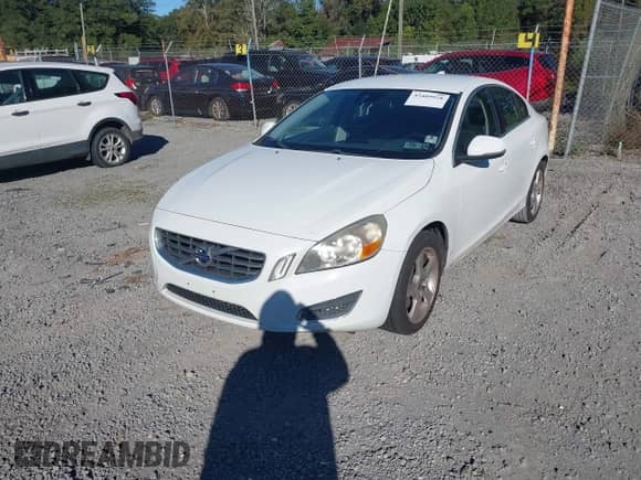 2012 Volvo S60 T5 с VIN YV1622FS8C2045697, выставлен на аукционе IAAI как лот 43489928 с пробегом 140 197 миль миль и . История ставок и продаж доступна на DreamBid. Изображение 2.