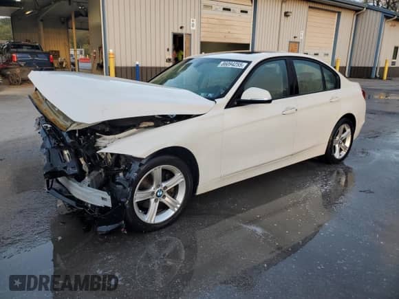 2013 BMW 3 Series 328i xDrive с VIN WBA3B5C59DF596236, выставлен на аукционе Copart как лот 86094255 с пробегом 109 616 миль миль и Списание • Salvage title. История ставок и продаж доступна на DreamBid. Изображение 1.