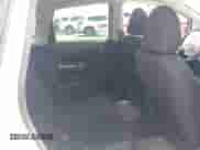 2015 Nissan Note SV z VIN 3N1CE2CP0FL445419, wystawiony jako IAAI lot #42646427 z przebiegiem 92 129 mil mil oraz . Historia ofert i sprzedaży dostępna na DreamBid. Obrazek 8.