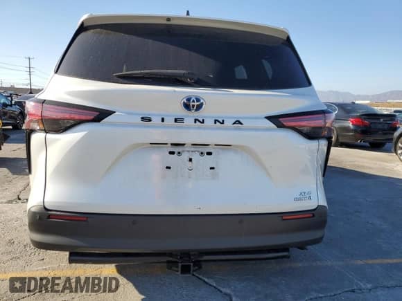 2022 Toyota Sienna XLE z VIN 5TDYRKEC7NS094003, wystawiony jako Copart lot #85600825 z przebiegiem 122 393 mil mil oraz Szkoda całkowita • Salvage title. Historia ofert i sprzedaży dostępna na DreamBid. Obrazek 6.