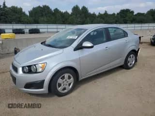 2014 Chevrolet Sonic LS z VIN 1G1JA5SH8E4194190, wystawiony jako Copart lot #65219335 z przebiegiem 122 937 mil mil oraz Szkoda całkowita • Salvage title. Historia ofert i sprzedaży dostępna na DreamBid. Obrazek 1.