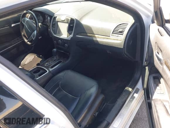 2014 Chrysler 300 C with VIN 2C3CCAET8EH169767, listed as a IAAI auction lot 42402262 with Not provided miles and . Bid and sale history available at DreamBid. Image 5.