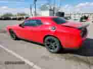 2018 Dodge Challenger SXT z VIN 2C3CDZAG3JH310422, wystawiony jako Copart lot #82404135 z przebiegiem 84 933 mil mil oraz Szkoda całkowita • Salvage title. Historia ofert i sprzedaży dostępna na DreamBid. Obrazek 2.