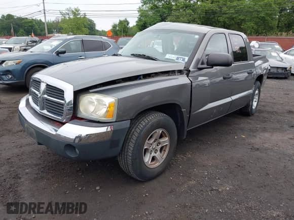 2005 Dodge Dakota SLT с VIN 1D7HW48N55S338679, выставлен на аукционе IAAI как лот 42525904 с пробегом 107 988 миль миль и . История ставок и продаж доступна на DreamBid. Изображение 2.