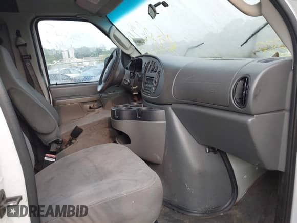 2006 Ford Econoline Cargo z VIN 1FTNE24LX6DA29627, wystawiony jako IAAI lot #42917738 z przebiegiem Nie podano mil oraz . Historia ofert i sprzedaży dostępna na DreamBid. Obrazek 5.