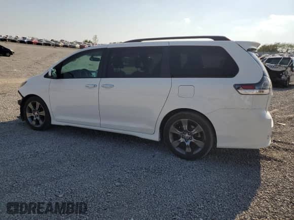 2016 Toyota Sienna SE with VIN 5TDXK3DC4GS750426, listed as a Copart auction lot 67600425 with 140,060 mi miles and Salvage title. Bid and sale history available at DreamBid. Image 2.