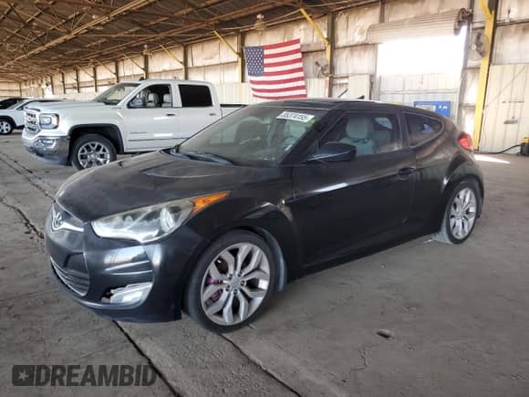 2013 Hyundai Veloster w/Gray Int z VIN KMHTC6AD1DU157409, wystawiony jako Copart lot #85374155 z przebiegiem 151 297 mil mil oraz Szkoda całkowita • Salvage title. Historia ofert i sprzedaży dostępna na DreamBid. Obrazek 1.