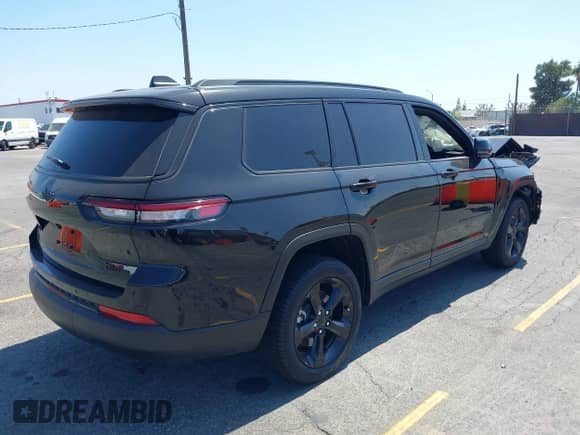 2025 Jeep Grand Cherokee Limited with VIN 1C4RJKBG1S8646906, listed as a IAAI auction lot 42466166 with 2,151 mi miles and . Bid and sale history available at DreamBid. Image 4.