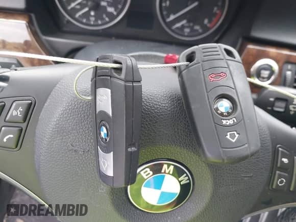 2008 BMW 3 Series 328xi z VIN WBAWC33578PC87205, wystawiony jako IAAI lot #43282000 z przebiegiem 130 711 mil mil oraz . Historia ofert i sprzedaży dostępna na DreamBid. Obrazek 11.