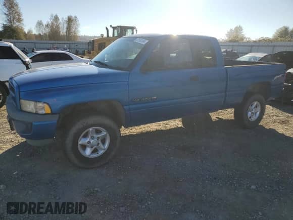 1998 Dodge 1500 z VIN 3B7HF13Y4WG227429, wystawiony jako Copart lot #72100104 z przebiegiem 242 823 mil mil oraz Czysty tytuł • Clean title. Historia ofert i sprzedaży dostępna na DreamBid. Obrazek 1.
