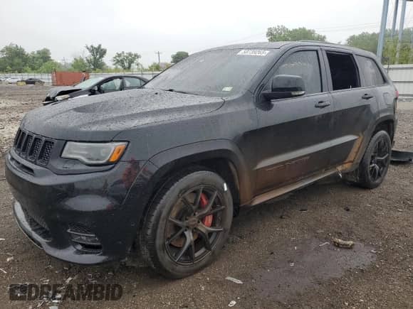 2020 Jeep Grand Cherokee SRT z VIN 1C4RJFDJ1LC132827, wystawiony jako Copart lot #58739265 z przebiegiem Nie podano mil oraz Szkoda całkowita • Salvage title. Historia ofert i sprzedaży dostępna na DreamBid. Obrazek 1.