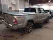 2014 Toyota Tacoma z VIN 5TFUX4EN4EX026415, wystawiony jako IAAI lot #41386771 z przebiegiem 142 732 mil mil oraz . Historia ofert i sprzedaży dostępna na DreamBid. Obrazek 4.