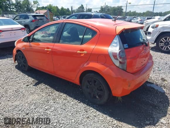 2012 Toyota Prius One z VIN JTDKDTB38C1017620, wystawiony jako IAAI lot #42647343 z przebiegiem 146 011 mil mil oraz . Historia ofert i sprzedaży dostępna na DreamBid. Obrazek 3.