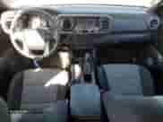 2022 Toyota Tacoma SR с VIN 3TMCZ5AN1NM504958, выставлен на аукционе Copart как лот 81156135 с пробегом 26 327 миль миль и Списание • Salvage title. История ставок и продаж доступна на DreamBid. Изображение 8.