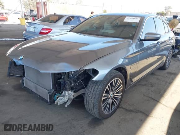 2019 BMW 5 Series 530e с VIN WBAJA9C51KB254009, выставлен на аукционе IAAI как лот 42650685 с пробегом 51 461 миль миль и . История ставок и продаж доступна на DreamBid. Изображение 2.