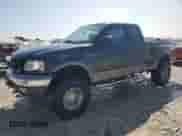 2003 Ford F-150 XL с VIN 2FTRX08L03CA01597, выставлен на аукционе Copart как лот 45747655 с пробегом 206 651 миль миль и Чистый • Clean title. История ставок и продаж доступна на DreamBid. Изображение 1.