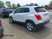 2015 Chevrolet Trax LTZ z VIN 3GNCJNSB5FL172033, wystawiony jako IAAI lot #42770926 z przebiegiem 108 144 mil mil oraz . Historia ofert i sprzedaży dostępna na DreamBid. Obrazek 3.