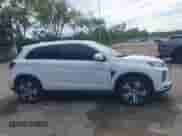 2021 Mitsubishi Outlander ES z VIN JA4ARUAU5MU021213, wystawiony jako IAAI lot #42593745 z przebiegiem 55 944 mil mil oraz . Historia ofert i sprzedaży dostępna na DreamBid. Obrazek 13.