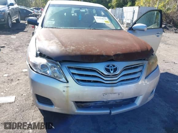 2010 Toyota Camry z VIN 4T1BF3EK4AU020969, wystawiony jako IAAI lot #43324670 z przebiegiem 272 629 mil mil oraz . Historia ofert i sprzedaży dostępna na DreamBid. Obrazek 6.