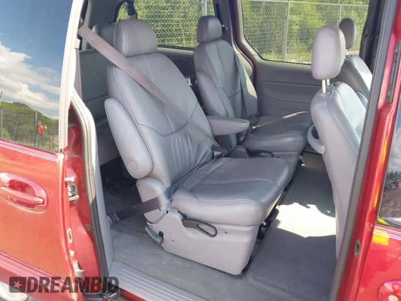 2000 Dodge Caravan ES with VIN 1B4GP74L3YB630549, listed as a IAAI auction lot 42547442 with 103,590 mi miles and . Bid and sale history available at DreamBid. Image 8.