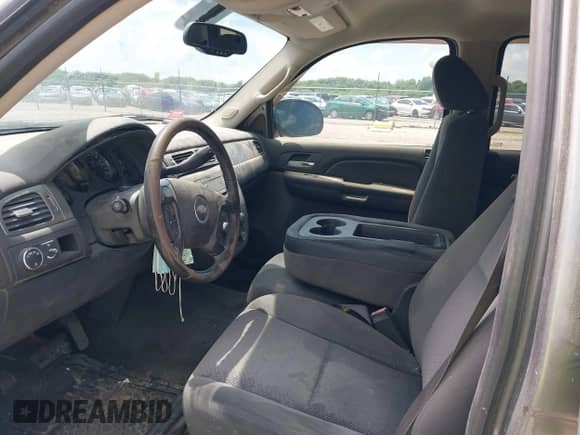 2007 Chevrolet Suburban LT with VIN 1GNFC16J27J200946, listed as a IAAI auction lot 42745650 with Not provided miles and . Bid and sale history available at DreamBid. Image 5.