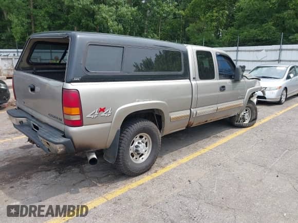 2002 Chevrolet Silverado 2500HD LT с VIN 1GCHK29172E158362, выставлен на аукционе IAAI как лот 42862931 с пробегом 261 133 миль миль и . История ставок и продаж доступна на DreamBid. Изображение 4.