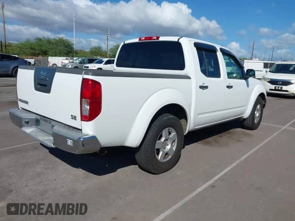 2008 Nissan Frontier SE z VIN 1N6AD07U58C408079, wystawiony jako IAAI lot #43541862 z przebiegiem 174 442 mil mil oraz . Historia ofert i sprzedaży dostępna na DreamBid. Obrazek 4.