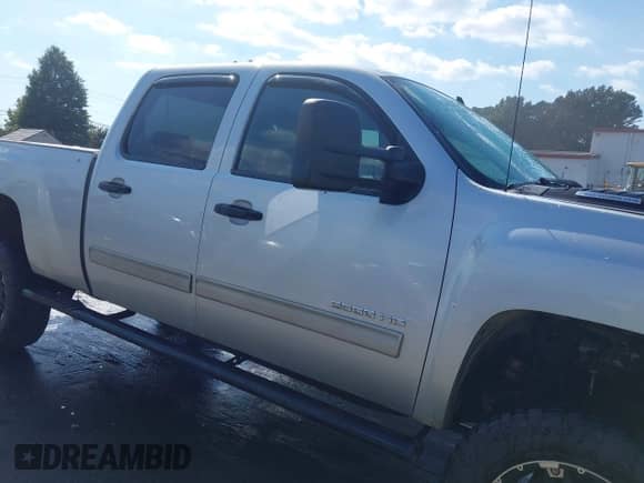 2011 Chevrolet Silverado 2500HD LT z VIN 1GC1KXC80BF125508, wystawiony jako IAAI lot #43251420 z przebiegiem 192 140 mil mil oraz . Historia ofert i sprzedaży dostępna na DreamBid. Obrazek 14.