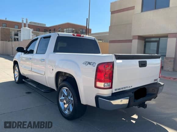 2013 GMC Sierra 1500 SLE with VIN 3GTP2VE25DG329407, listed as a Copart auction lot 50257245 with 267,220 mi miles and Clean title. Bid and sale history available at DreamBid. Image 3.