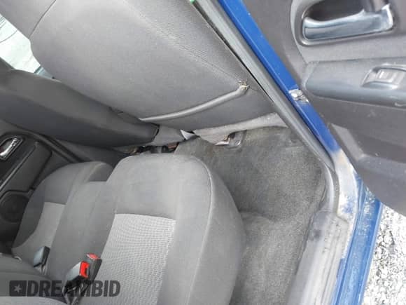 2011 Chevrolet Colorado 1LT z VIN 1GCHTCFE5B8124302, wystawiony jako IAAI lot #42494908 z przebiegiem 121 194 mil mil oraz . Historia ofert i sprzedaży dostępna na DreamBid. Obrazek 8.