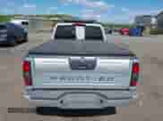 2003 Nissan Frontier XE z VIN 1N6ED29Y83C427148, wystawiony jako IAAI lot #42017433 z przebiegiem 188 114 mil mil oraz . Historia ofert i sprzedaży dostępna na DreamBid. Obrazek 16.