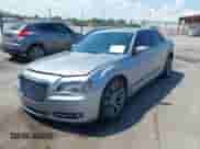 2014 Chrysler 300 S с VIN 2C3CCABG7EH272654, выставлен на аукционе IAAI как лот 43147657 с пробегом 202 449 миль миль и . История ставок и продаж доступна на DreamBid. Изображение 17.