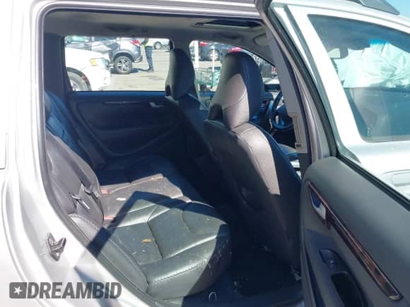 2006 Volvo XC70 with VIN YV4SZ592761218257, listed as a IAAI auction lot 43342835 with 145,316 mi miles and . Bid and sale history available at DreamBid. Image 8.