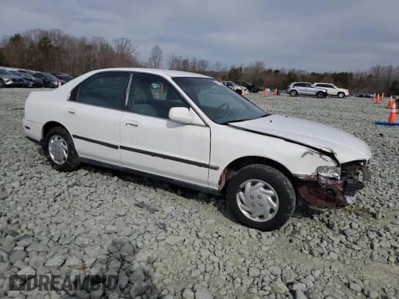 1994 Honda Accord LX с VIN 1HGCD5631RA175785, выставлен на аукционе Copart как лот 47111905 с пробегом 238 860 миль миль и Списание • Salvage title. История ставок и продаж доступна на DreamBid. Изображение 4.