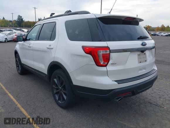 2018 Ford Explorer XLT z VIN 1FM5K8DH9JGC06811, wystawiony jako IAAI lot #43537534 z przebiegiem 135 099 mil mil oraz . Historia ofert i sprzedaży dostępna na DreamBid. Obrazek 3.