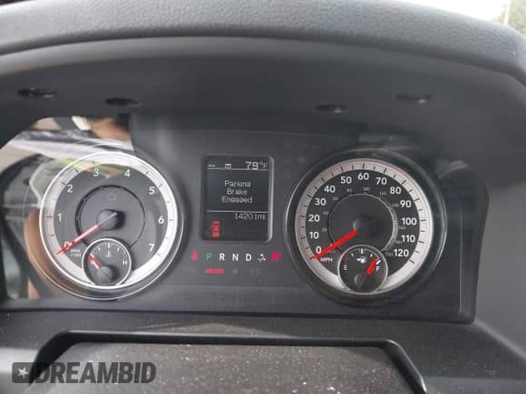 2022 Ram 1500 Tradesman z VIN 3C6RR7KG4NG331979, wystawiony jako IAAI lot #41447852 z przebiegiem 14 201 mil mil oraz . Historia ofert i sprzedaży dostępna na DreamBid. Obrazek 7.