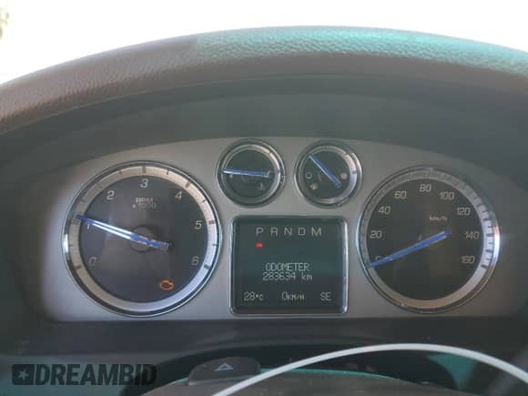 2012 Cadillac Escalade Premium с VIN 1GYS4CEF7CR286693, выставлен на аукционе Copart как лот 61225775 с пробегом 283 634 миль миль и Списание • Salvage title. История ставок и продаж доступна на DreamBid. Изображение 9.