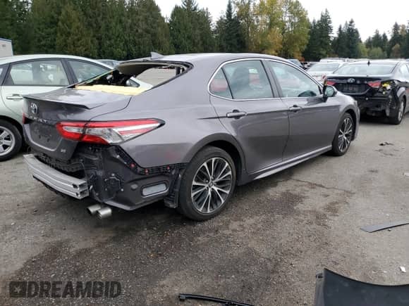 2019 Toyota Camry SE z VIN 4T1B11HK0KU207285, wystawiony jako Copart lot #82714065 z przebiegiem 57 939 mil mil oraz Szkoda całkowita • Salvage title. Historia ofert i sprzedaży dostępna na DreamBid. Obrazek 3.