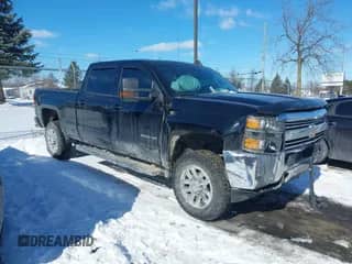 2016 Chevrolet Silverado 2500HD LT z VIN 1GC1KVE85GF288180, wystawiony jako IAAI lot #41625644 z przebiegiem 167 446 mil mil oraz . Historia ofert i sprzedaży dostępna na DreamBid. Obrazek 1.
