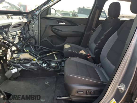 2022 Chevrolet TrailBlazer LT z VIN KL79MPSL3NB059287, wystawiony jako Copart lot #68646715 z przebiegiem Nie podano mil oraz Szkoda całkowita • Salvage title. Historia ofert i sprzedaży dostępna na DreamBid. Obrazek 7.