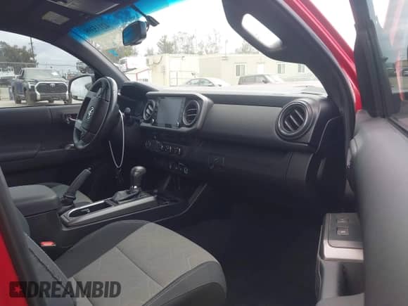 2021 Toyota Tacoma SR5 с VIN 3TYBZ5DN6MT000982, выставлен на аукционе IAAI как лот 42135399 с пробегом 28 991 миль миль и . История ставок и продаж доступна на DreamBid. Изображение 5.